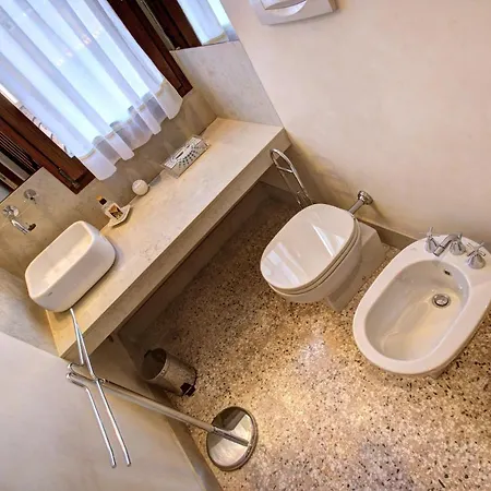 Doge Stair Apartment *