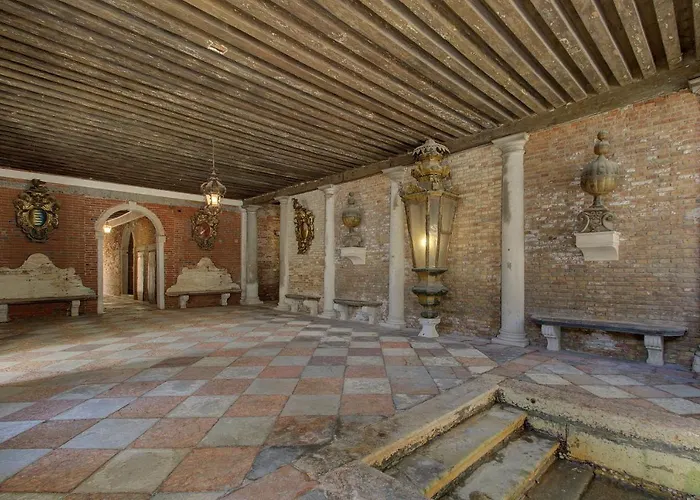 Doge Stair, Gorgeous - Bbc Grand 2024 Tour Recorded Here! Apartmán *